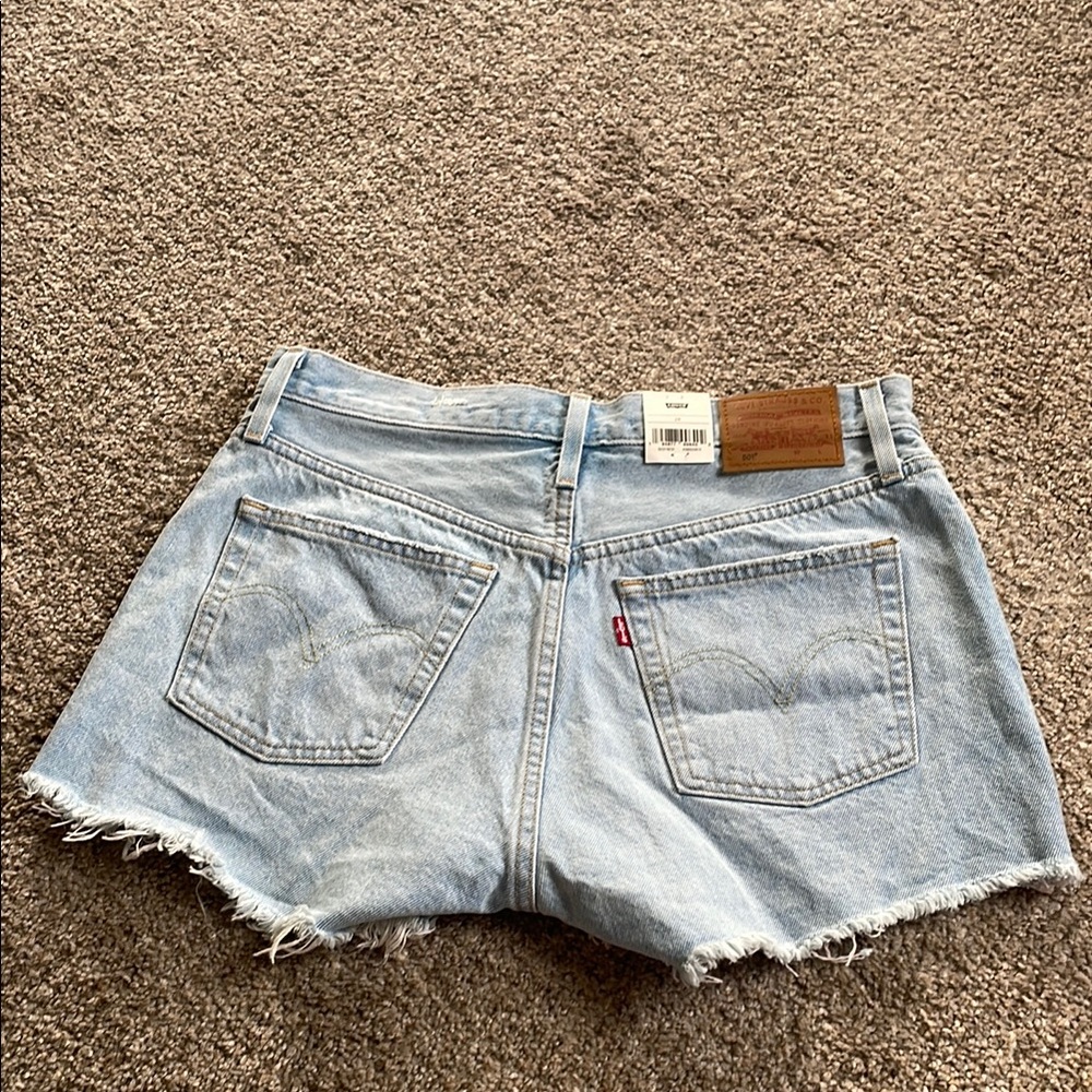 NWT Levi's Women's 501 Light Wash Distressed Denim Shorts - Picture 3 of 8